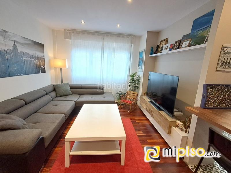 Foto b576d755-9b24-4a42-b869-79a5f91020c3. Piso desde inmobiliaria mipiso os presentamos este fantástico piso en pleno Centro de la villa marinera. ubicado en una zona inmejorabl en Laredo