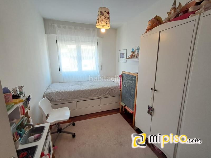 Foto f06ffbec-fc5a-433b-9814-082215743cdc. Piso desde inmobiliaria mipiso os presentamos este fantástico piso en pleno Centro de la villa marinera. ubicado en una zona inmejorabl en Laredo