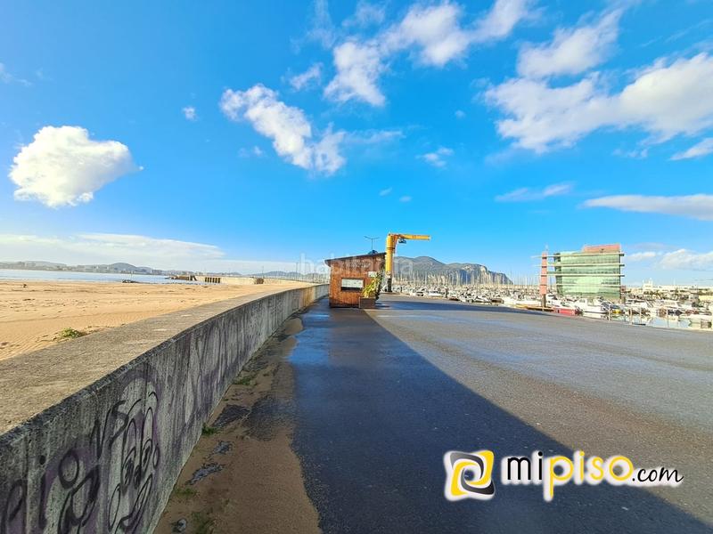 Foto fe1448ac-3416-4c5f-aa35-ecdd7afd8a50. Piso desde inmobiliaria mipiso os presentamos este fantástico piso en pleno Centro de la villa marinera. ubicado en una zona inmejorabl en Laredo