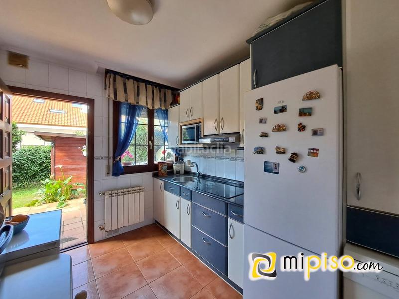 Foto e6ad5589-edb1-4f21-baae-7df990dc324a. Chalet pareado cantabria les presentamos este pareado, ubicado en la localidad a pocos minutos de las playas de hel en Argoños