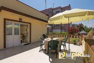 Location Appartement à Zona Playa. Disponible 2 quincena de agosto. 1.800 inmobiliaria mi piso les