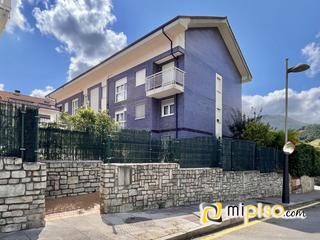 Pis a Ramales de la Victoria. Inmobiliaria mipiso presenta en exclusiva esta planta baja con j
