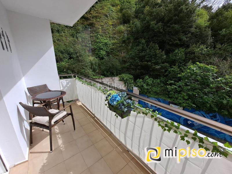 Foto 0c2e6f93-562d-41f1-b517-f704a332a0e5. Alquiler piso temporada escolar 650 . inmobiliaria mi piso les ofrece este estupendo piso en el mismo puerto de la villa. una zona inmejorable en Laredo