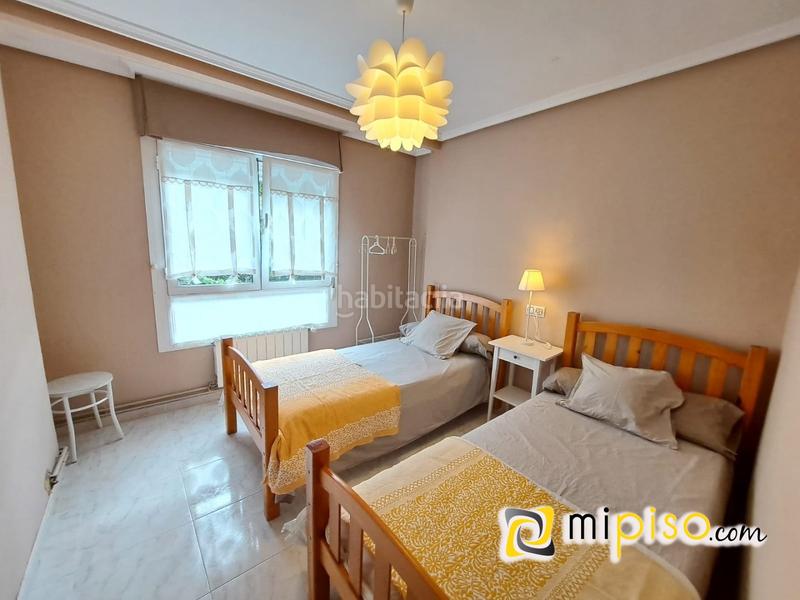 Foto 65b50cf9-38dc-43a3-9a60-991065093d4e. Alquiler piso temporada escolar 650 . inmobiliaria mi piso les ofrece este estupendo piso en el mismo puerto de la villa. una zona inmejorable en Laredo