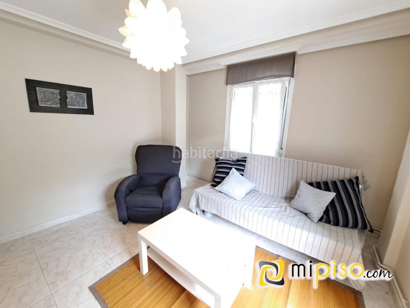 Foto 6c2e0138-f2cb-43f7-8074-54c18e72119e. Alquiler piso temporada escolar 650 . inmobiliaria mi piso les ofrece este estupendo piso en el mismo puerto de la villa. una zona inmejorable en Laredo