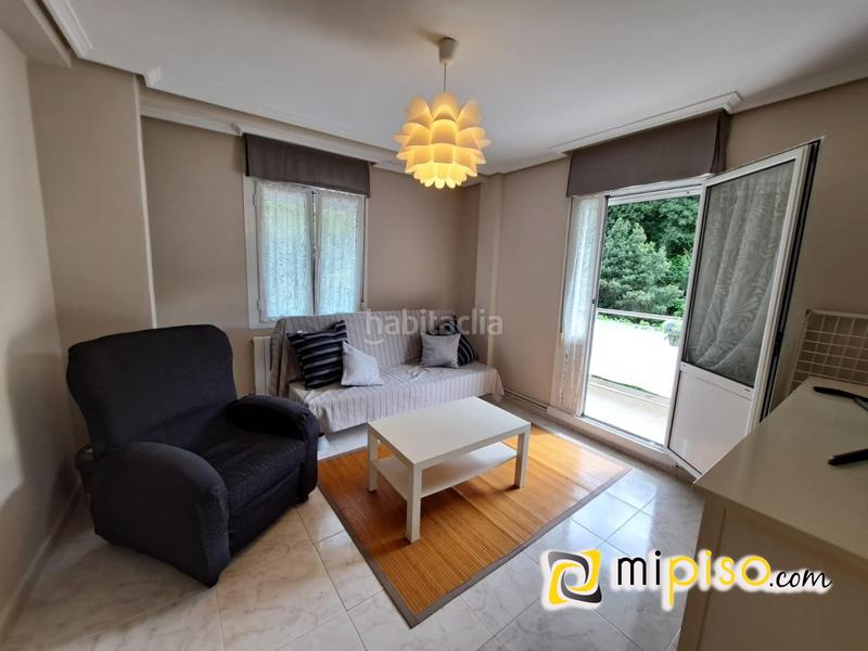 Foto adc5d39d-5fcc-499c-a70d-5a98b1d4be0b. Alquiler piso temporada escolar 650 . inmobiliaria mi piso les ofrece este estupendo piso en el mismo puerto de la villa. una zona inmejorable en Laredo
