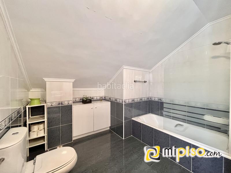 Foto 092f73df-f081-4540-98cf-b8e4240894bc. Chalet descubra esta maravillosa oportunidad de adquirir un chalet increíble en la encantadora localidad . este magnífico inmue en Argoños