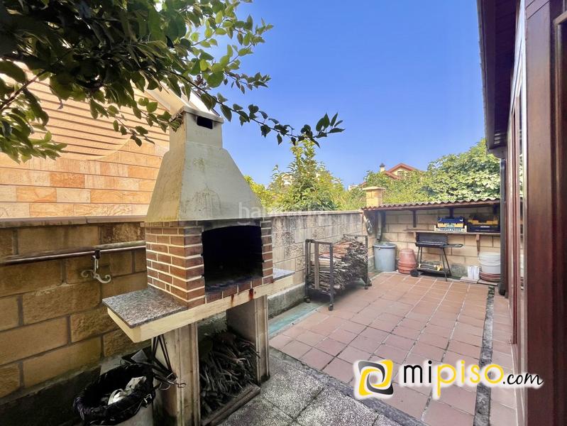 Foto 18b0b333-7a81-43e0-a747-afa5fe5439e9. Chalet descubra esta maravillosa oportunidad de adquirir un chalet increíble en la encantadora localidad . este magnífico inmue en Argoños