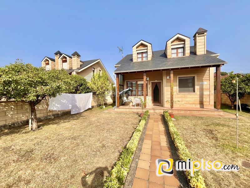 Foto 28a850c3-9e42-465d-bb9d-67f8a41232a4. Chalet descubra esta maravillosa oportunidad de adquirir un chalet increíble en la encantadora localidad . este magnífico inmue en Argoños