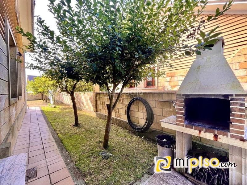 Foto 37af3b15-ef27-462c-9230-9fd5d1209a29. Chalet descubra esta maravillosa oportunidad de adquirir un chalet increíble en la encantadora localidad . este magnífico inmue en Argoños