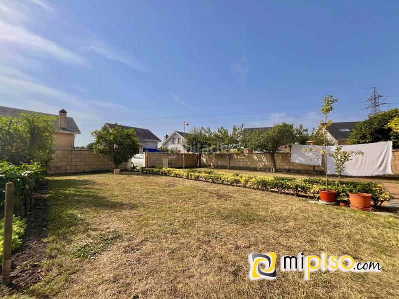 Foto a77acc8c-b9e2-4da3-8bc2-3b2284a999d5. Chalet descubra esta maravillosa oportunidad de adquirir un chalet increíble en la encantadora localidad . este magnífico inmue en Argoños