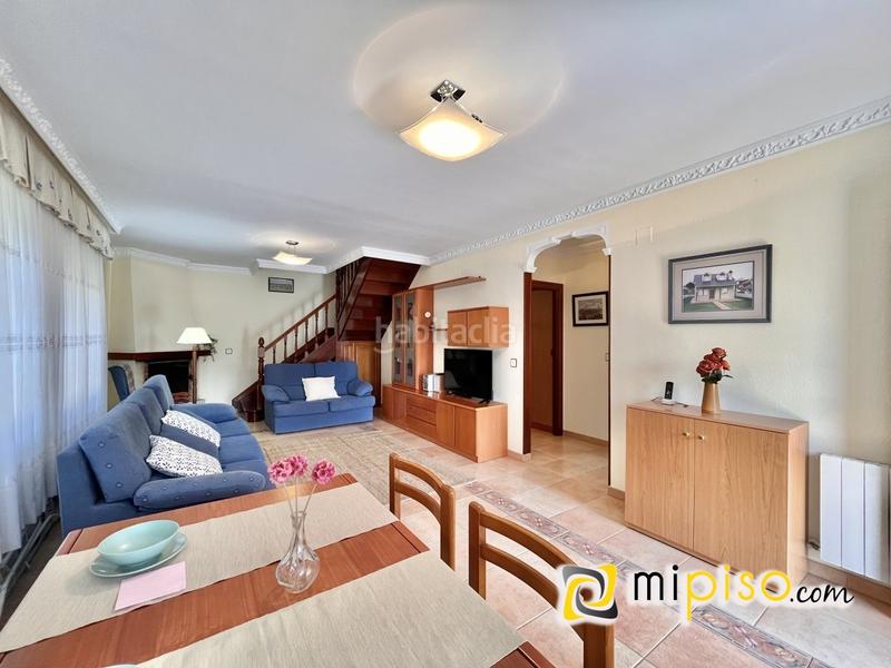 Foto b10a8ae5-1bdf-4cfe-a642-a3a8bca4826d. Chalet descubra esta maravillosa oportunidad de adquirir un chalet increíble en la encantadora localidad . este magnífico inmue en Argoños