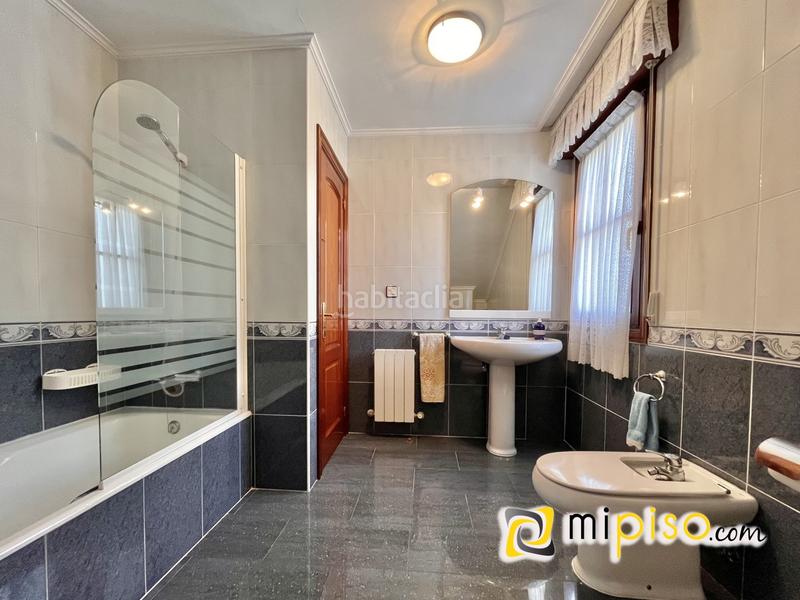Foto d6d56850-b01f-48e1-91f4-451434816902. Chalet descubra esta maravillosa oportunidad de adquirir un chalet increíble en la encantadora localidad . este magnífico inmue en Argoños
