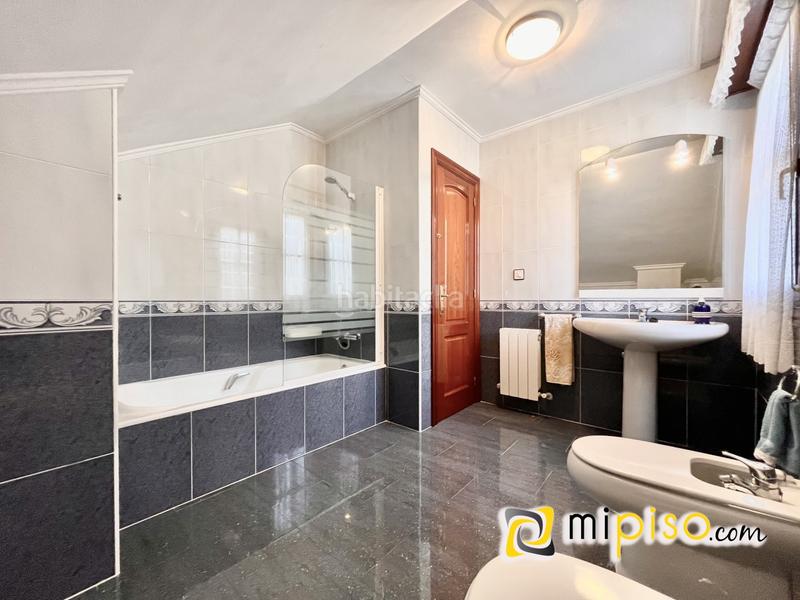 Foto f15cf98f-4b2b-4f91-92e8-4b25958b7c78. Chalet descubra esta maravillosa oportunidad de adquirir un chalet increíble en la encantadora localidad . este magnífico inmue en Argoños