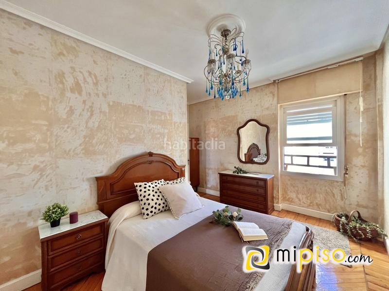 Foto f552ce87-6faa-4095-8c2f-e129794aae3a. Piso  amplio con vistas al mar en el Centro zona alamedasse vende amplio piso en una de las zonas más cotizadas de lared en Laredo