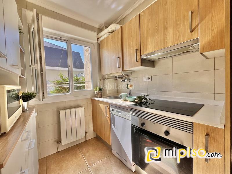 Foto 098c4cbb-27c8-454e-8e6a-f5a0ad4720d1. Piso desde inmobiliaria mipiso les presentamos en exclusiva esta fantástica vivienda en segunda línea de playa en la preciosa localidad en Laredo