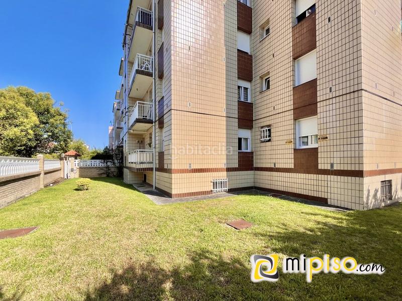 Foto 41a3fc03-8144-4dd5-934f-f65322bd3e04. Piso desde inmobiliaria mipiso les presentamos en exclusiva esta fantástica vivienda en segunda línea de playa en la preciosa localidad en Laredo