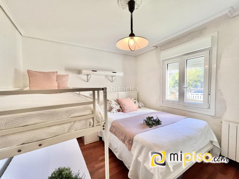 Foto a4efe1d0-ca2d-4669-95f4-01a8ce702cd8. Piso desde inmobiliaria mipiso les presentamos en exclusiva esta fantástica vivienda en segunda línea de playa en la preciosa localidad en Laredo