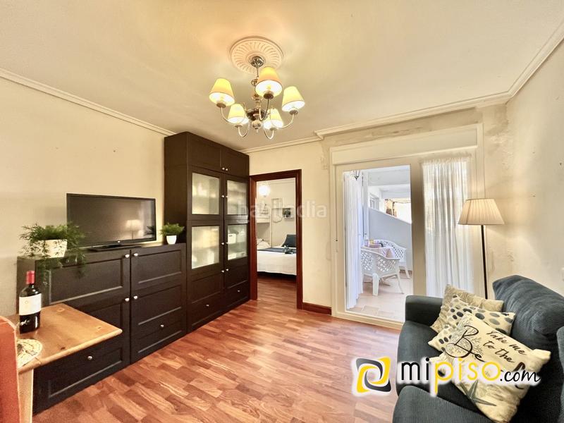Foto a8a9ca72-5d8d-4846-b642-eec3f429ccb2. Piso desde inmobiliaria mipiso les presentamos en exclusiva esta fantástica vivienda en segunda línea de playa en la preciosa localidad en Laredo