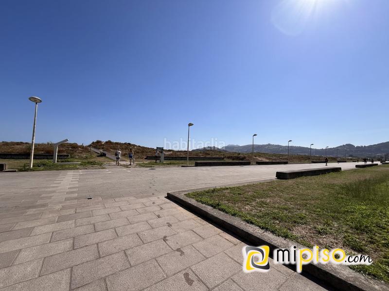 Foto e8a3cdbc-091a-4f3a-93dc-0d9ec5d81d4a. Piso desde inmobiliaria mipiso les presentamos en exclusiva esta fantástica vivienda en segunda línea de playa en la preciosa localidad en Laredo