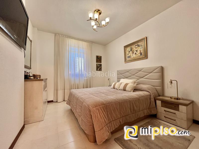 Foto 1b8cb534-2e3d-422b-9b15-16073b07787a. Maison jumelée avec chauffage parking dans Zona Playa Laredo