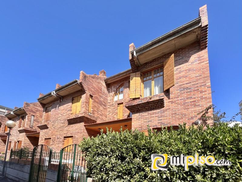 Foto 8a6a7ba2-d155-46ea-ae03-cd3e1f0a16fb. Maison jumelée avec chauffage parking dans Zona Playa Laredo