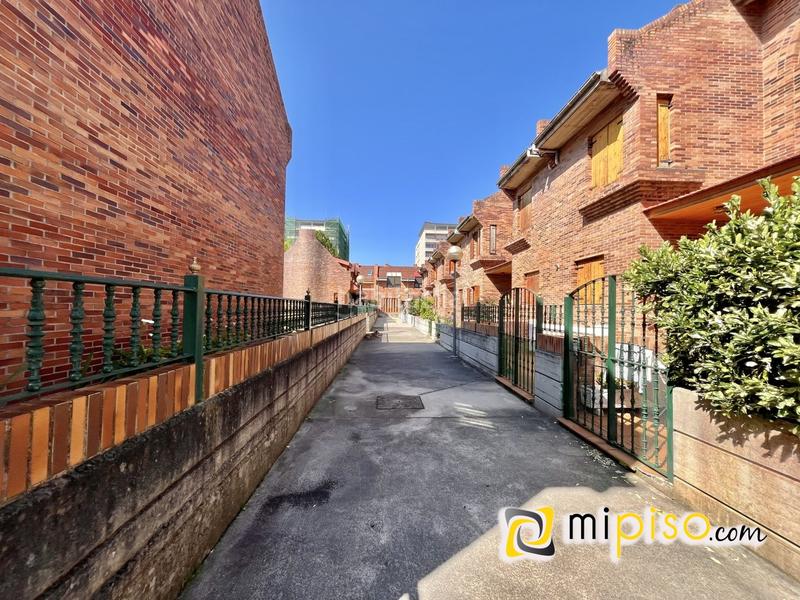 Foto f9b32fb1-f9fc-4fc9-9552-67ba542d50d6. Maison jumelée avec chauffage parking dans Zona Playa Laredo
