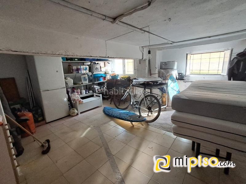 Foto 20e021c2-4b64-4bb0-a6ac-d333bdd0c1cc. Aparcament cotxe a Zona Playa Laredo