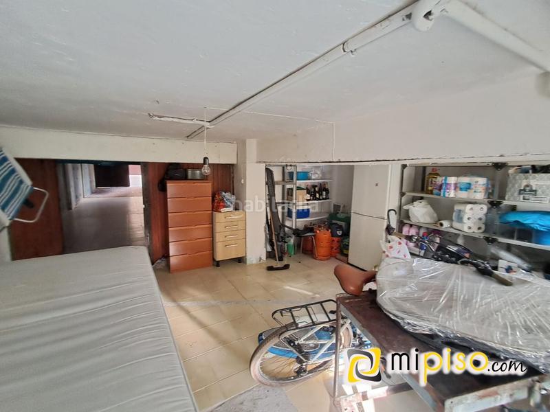 Foto d29ffd04-c6a9-42f1-ae36-03a48dda8b17. Aparcament cotxe a Zona Playa Laredo