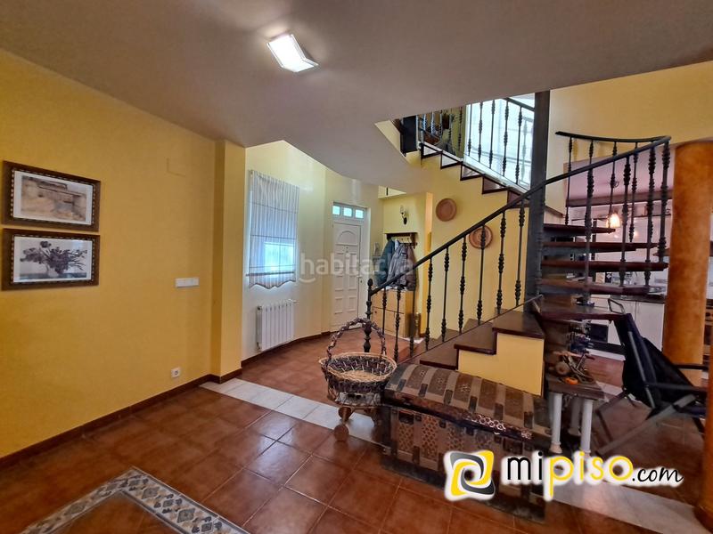 Foto ed1211c0-1f73-4b42-825d-3b5017e032fb. Chalet desde inmobiliaria mipiso les presentamos este chalet independiente en venta en el barrio de llueva, en la zona . una vivie en Voto