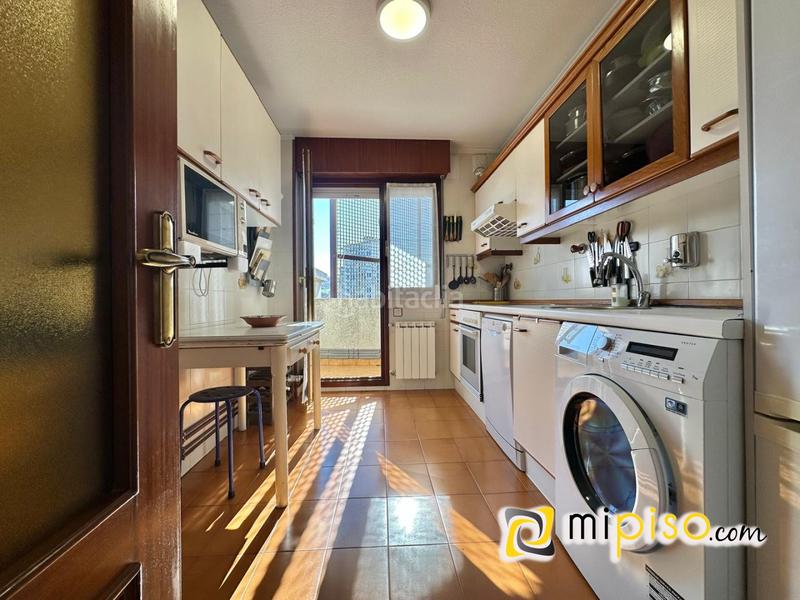 Foto 0cef0ab8-4cde-43b8-948d-17d378aa4d9e. Pis amb calefacció a Zona Playa Laredo