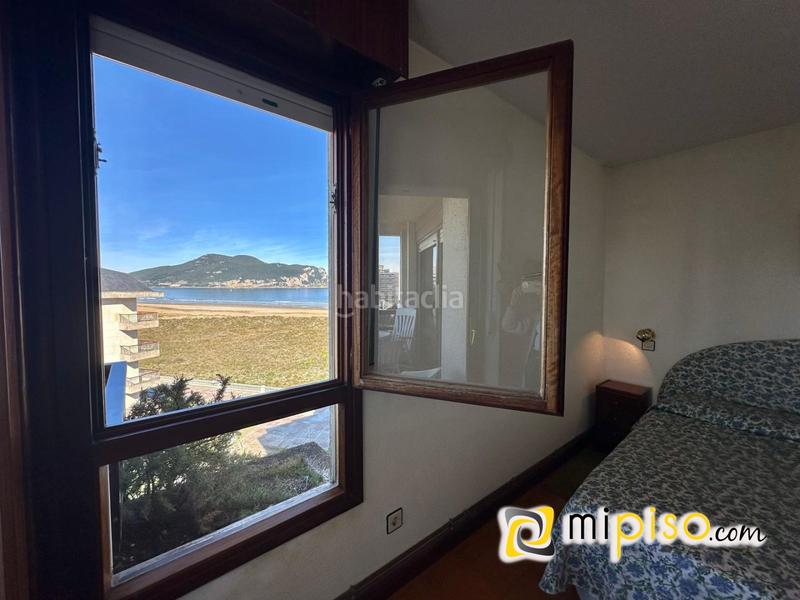 Foto 85a2802d-1435-4774-b5cc-7f7b7b43c35f. Pis amb calefacció a Zona Playa Laredo