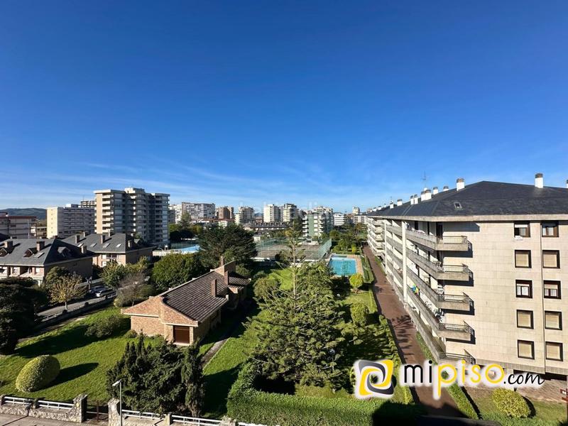 Foto c7e17b80-fcea-481b-b81e-398426910b72. Pis amb calefacció a Zona Playa Laredo