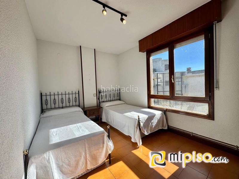 Foto d68286c6-50fb-445c-ac2d-21f4fb79d7a5. Pis amb calefacció a Zona Playa Laredo