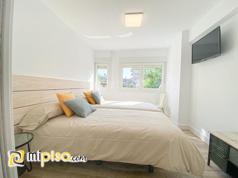 Foto 6536f74c-2386-4a6e-81ce-9839f601c82d. Pis a Zona Playa Laredo