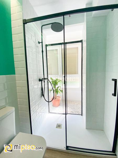 Foto ec639e57-8817-40ad-bac2-14f3d9549191. Pis a Zona Playa Laredo