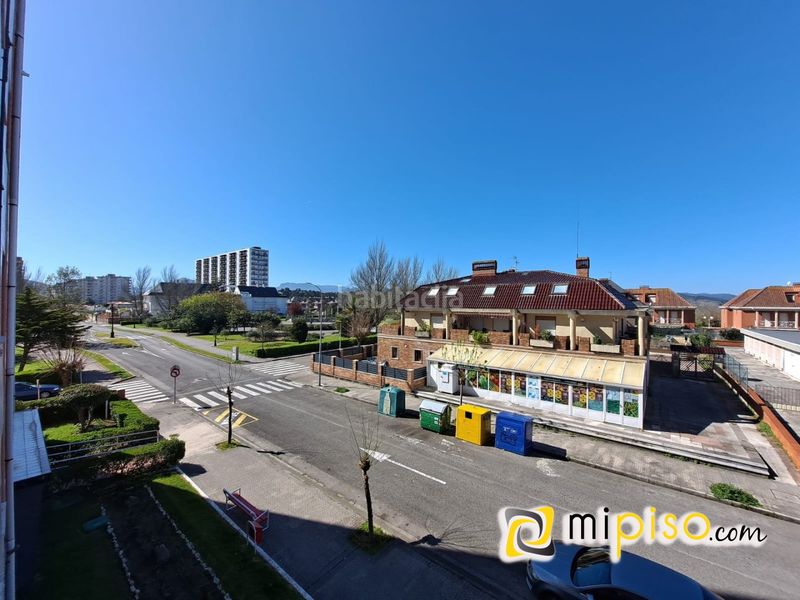 Foto 00aa9b0d-2ff6-496b-b0b7-78905c3c2083. Lloguer pis a El Puntal Laredo