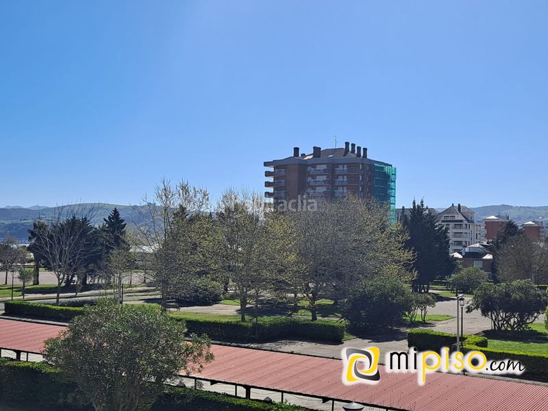 Foto 21dbea84-94c6-46f2-8c65-272343747755. Rent flat in de la libertad 80 in El Puntal Laredo