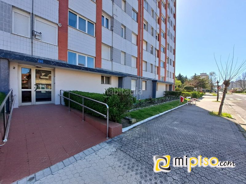 Foto 4e469fa1-6a85-4a66-bddc-742a237e2a19. Rent flat in de la libertad 80 in El Puntal Laredo