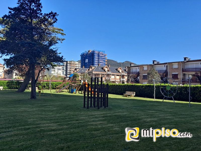 Foto 6eae9a74-5278-49fc-8a82-fc22bb31d343. Rent flat in de la libertad 80 in El Puntal Laredo