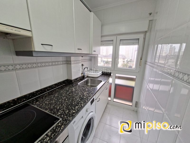 Foto 4aacbfbe-3e4f-4827-bbdb-ab89a9f2bc62. Lloguer pis a Zona Playa Laredo