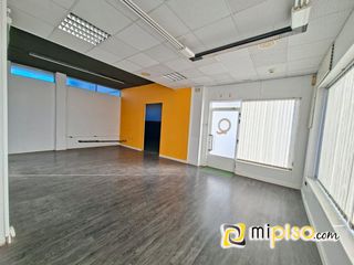 Lloguer Local Comercial a La esperada crta general treto 1. Amplio local comercial de 245 metros. acondicionado. tiene luz y