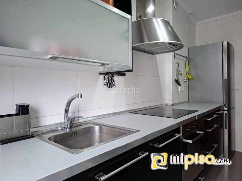 Foto 29d89185-f460-4b70-8db8-b3dd6f1fdc0a. Pis amb calefacció aparcament a Santoña