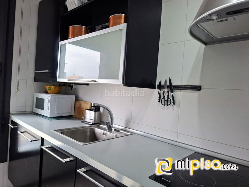 Foto 3c2eb33e-4171-4ceb-8550-2bda32807d00. Pis amb calefacció aparcament a Santoña