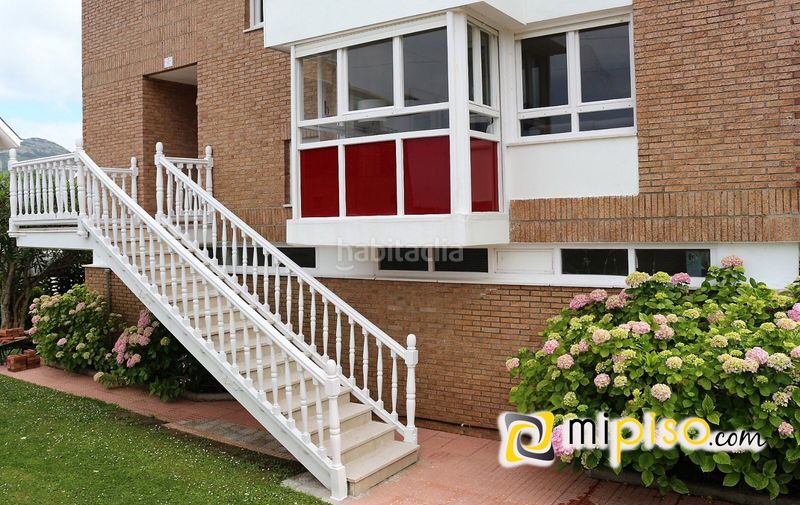 Foto a993f074-2047-451c-8eb8-49549b304c39. Casa amb calefacció aparcament a Santoña
