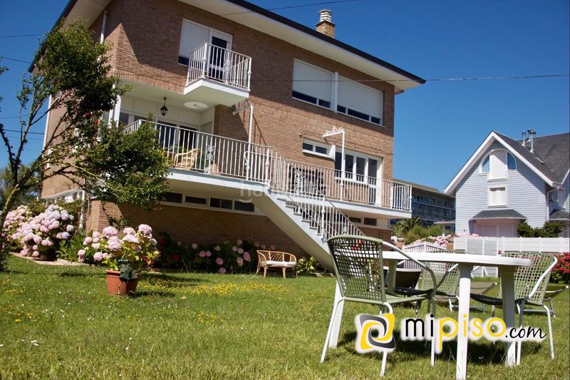 Foto d1418bff-f813-4e56-b953-c23456fb9f51. Casa amb calefacció aparcament a Santoña