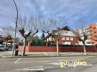 Location Chalet à Dr senderos 11. Alquiler temporada verano.  junio a consultar, mes julio 7.ooo