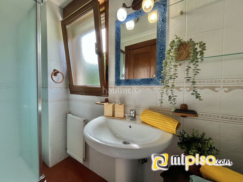 Foto f273829e-3d37-4db8-b5b8-db0321af613f. Xalet amb calefacció a Liendo