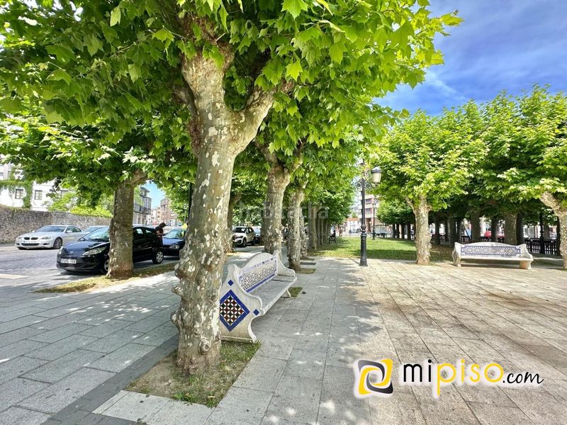 Foto 72960c78-8ce2-47b3-909e-60a6aad89271. Piso en del ayuntamiento 19 desde inmobiliaria mi piso os presentamos este magnífico piso situado en pleno corazón , una vivienda que destaca por en Colindres