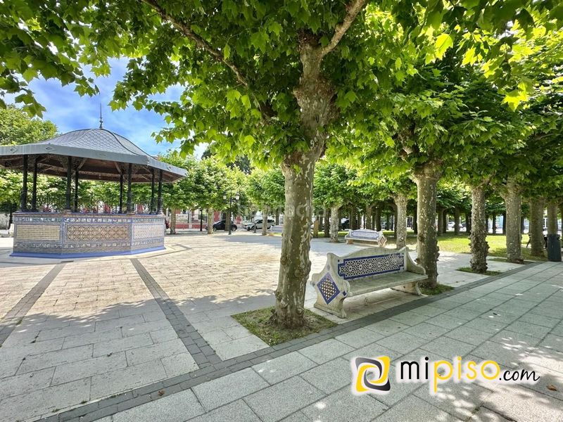 Foto 8da59722-bad9-422d-91dc-f3516f5c9658. Piso en del ayuntamiento 19 desde inmobiliaria mi piso os presentamos este magnífico piso situado en pleno corazón , una vivienda que destaca por en Colindres